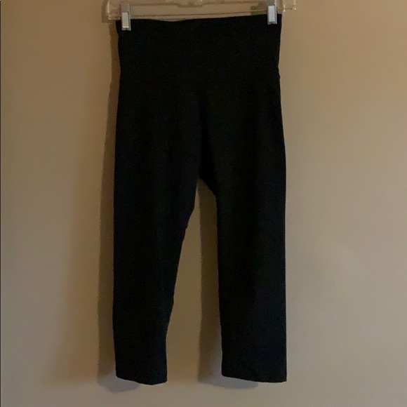 Black Capri Leggings - Picture 1 of 1